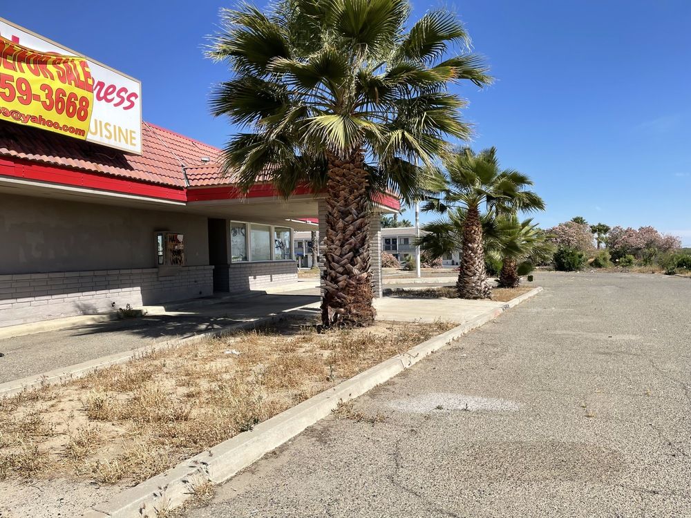 Freestanding Freeway Visible Restaurant + Equipment : 25014 W Dorris Ave, Coalinga, CA 93210